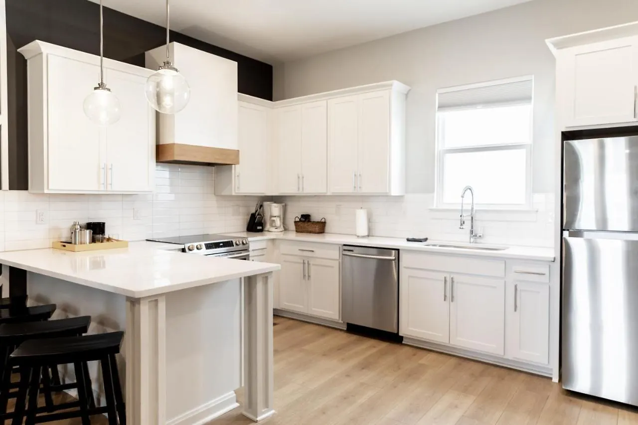 Star Retreat Townhome - 7 Beds 3 Miles To Downtown Nashville 0*,