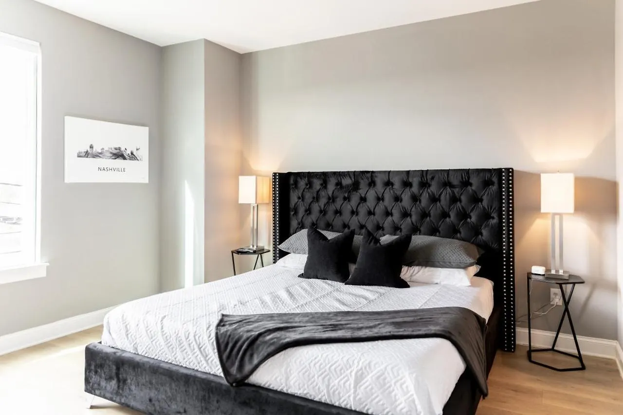 Star Retreat Townhome - 7 Beds 3 Miles To Downtown Nashville Ferienhaus