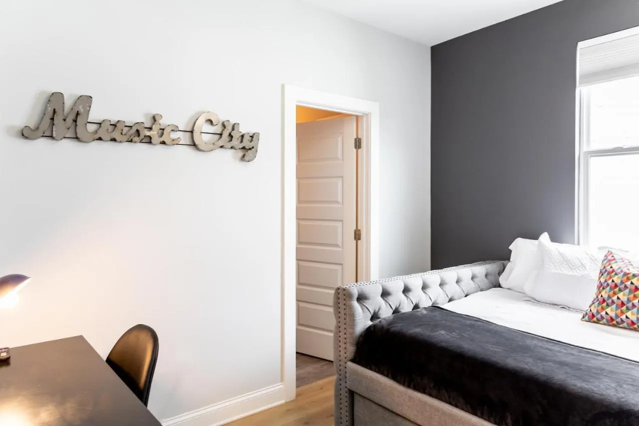 Star Retreat Townhome - 7 Beds 3 Miles To Downtown Nashville