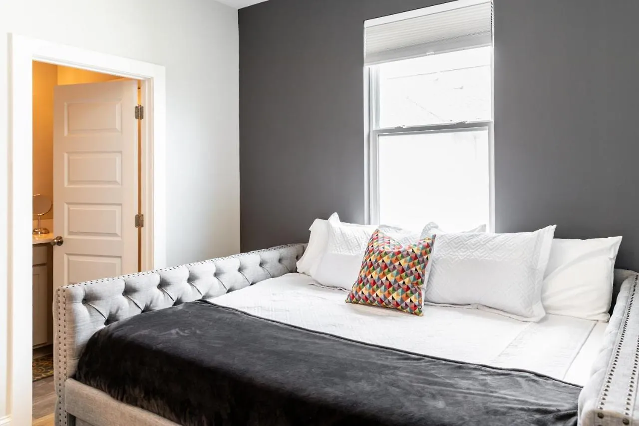 Star Retreat Townhome - 7 Beds 3 Miles To Downtown Nashville 0*,