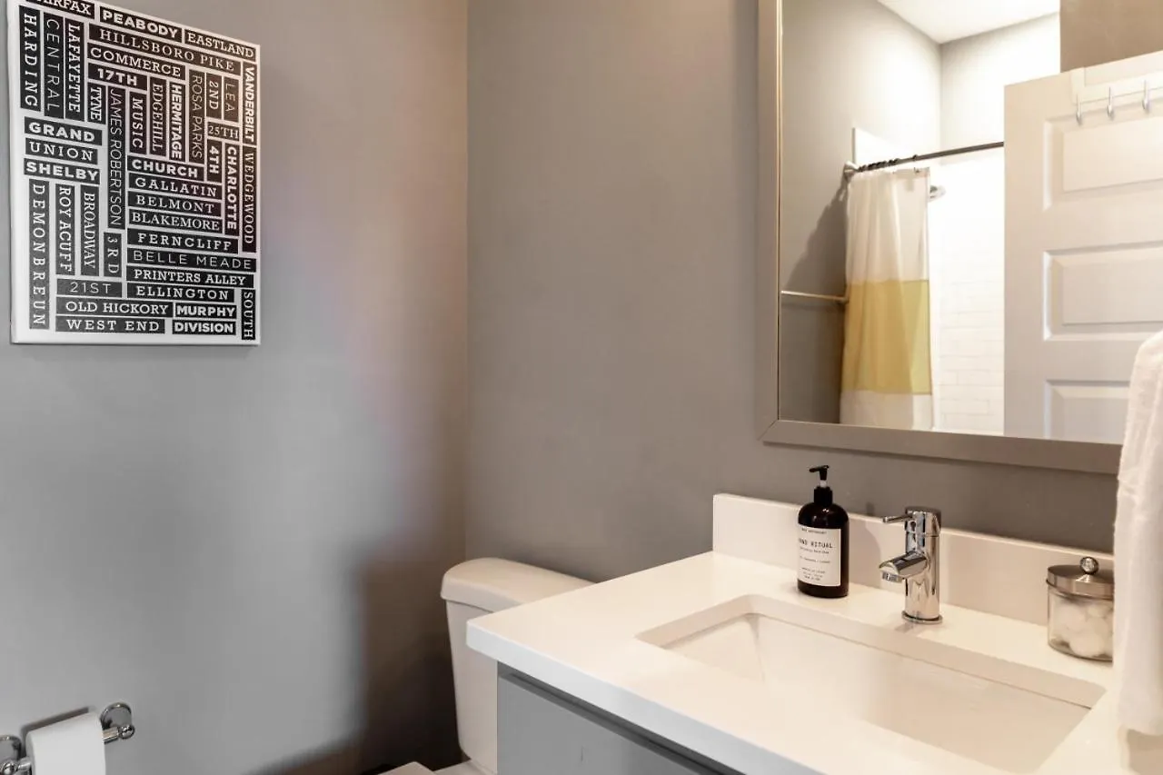Star Retreat Townhome - 7 Beds 3 Miles To Downtown Nashville 0*,  USA